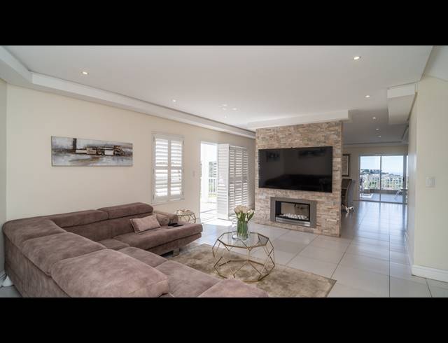4 BEDROOM APARTMENT FOR SALE IN LA LUCIA RIDGE